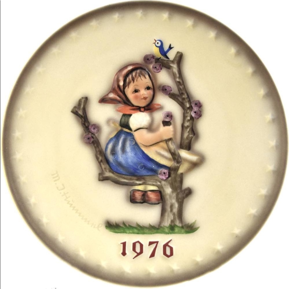 Hummel‎ 1976 Annual Hummel Plate, 
Apple Tree Girl